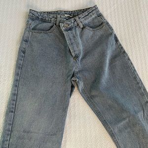 Crossover waist jeans